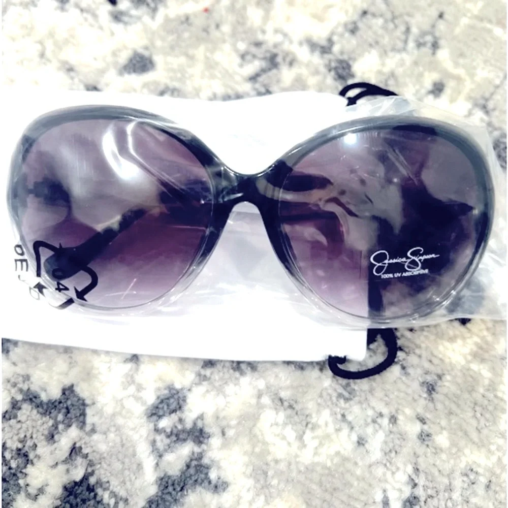 Jessica Simpson Black Oval Sunglasses